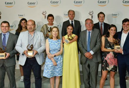 Foto de familia de la octava edición de los Premios Dependencia y Sociedad (junio 2017).