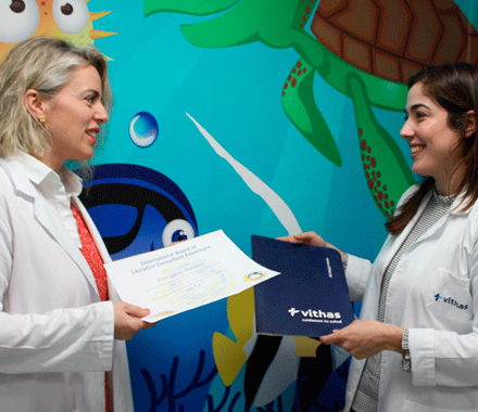 Irene Garay Martínez y Laura Cores Fuentes, consultoras de lactancia materna .